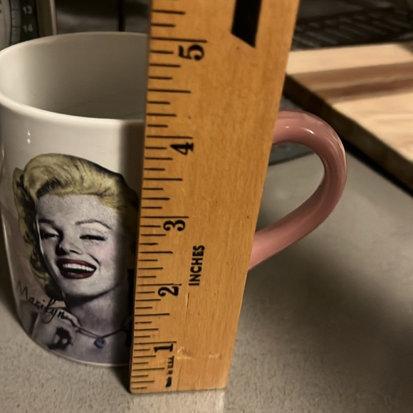 Marilyn Monroe Mug 2008 Excellent Condition Coffee Mug - Picture 6 of 7